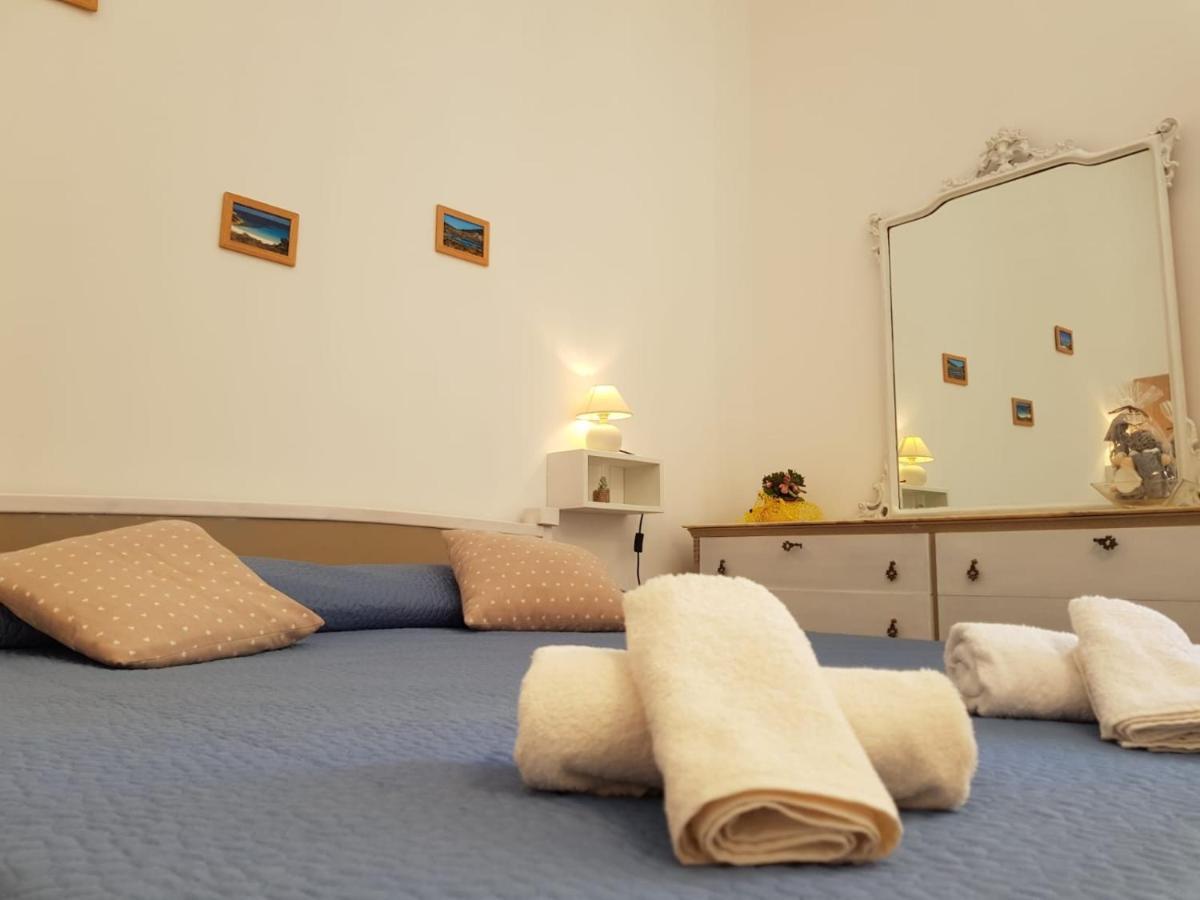 Casa Di Giu Bed & Breakfast Porto Torres Exterior photo