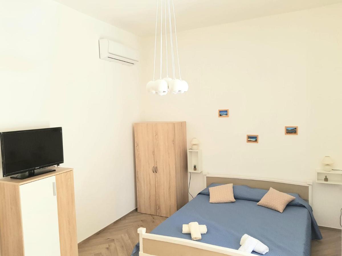 Casa Di Giu Bed & Breakfast Porto Torres Exterior photo